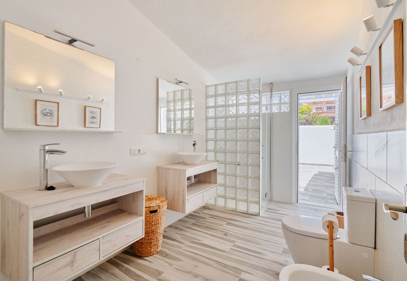 Bungalow en San Miguel de Abona - Bright oceanfront bungalow: views, garden, coastal