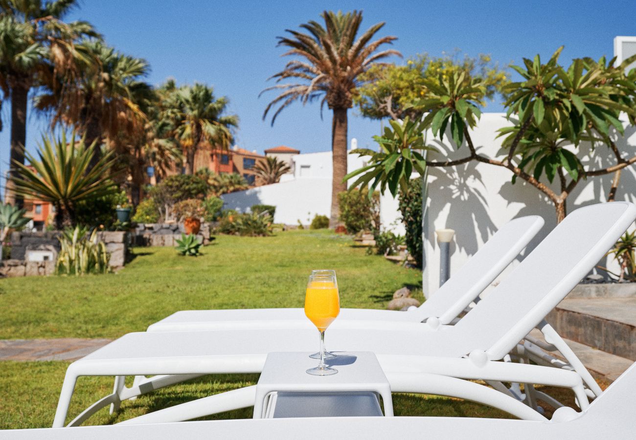 Bungalow en San Miguel de Abona - Bright oceanfront bungalow: views, garden, coastal