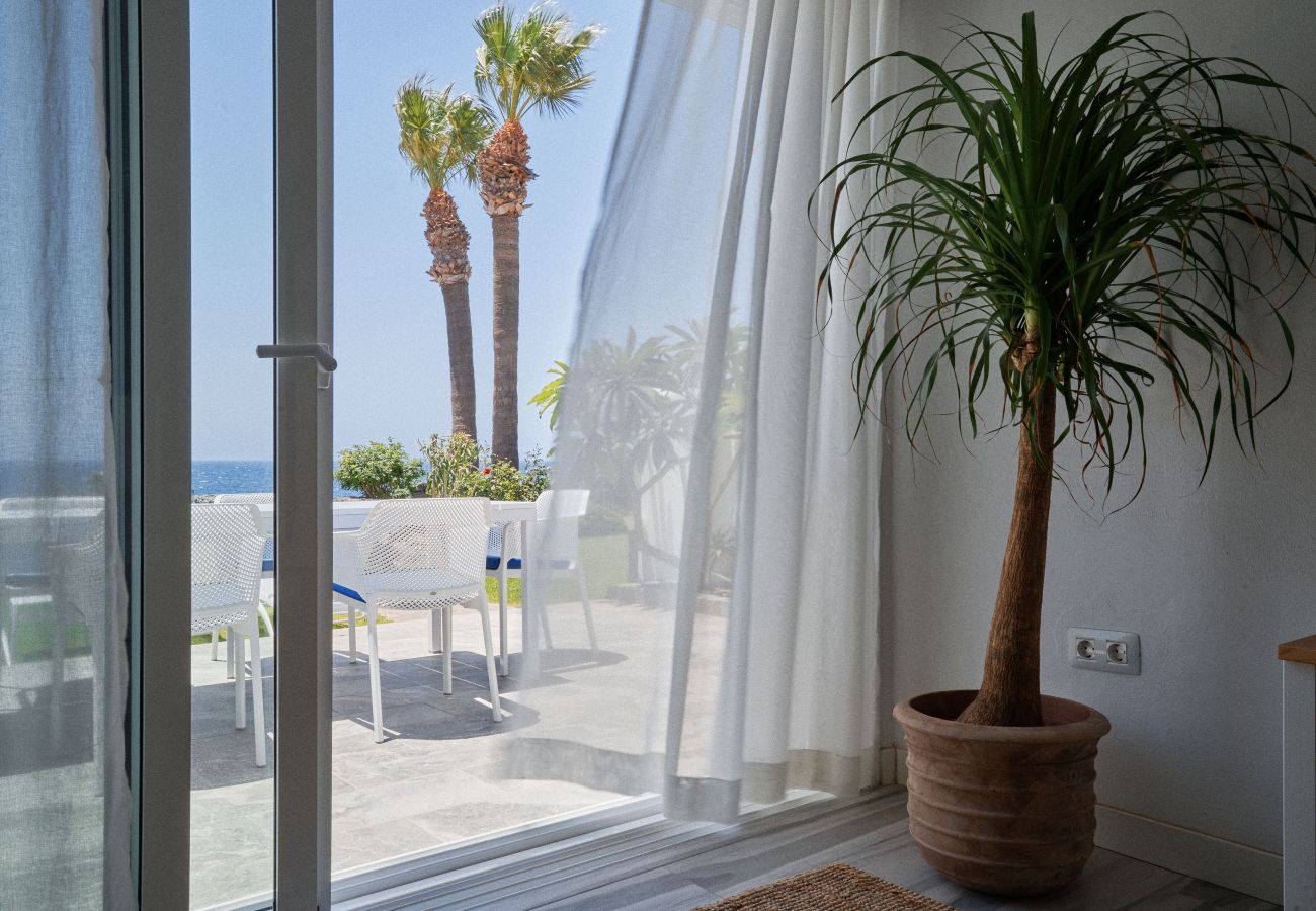 Bungalow en San Miguel de Abona - Bright oceanfront bungalow: views, garden, coastal
